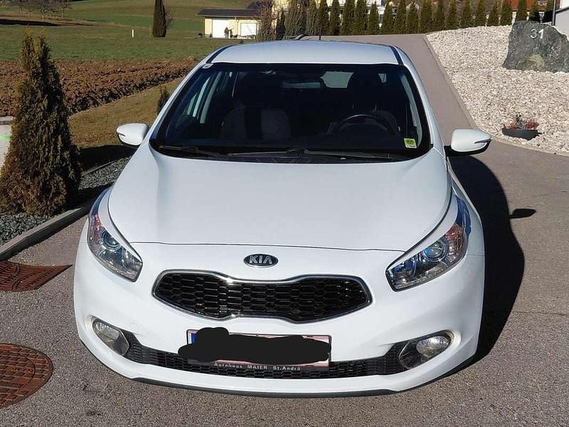 Gebraucht Kia Ceed Motion 90 PS (66 kW) 2014 Weiß Kleinwagen