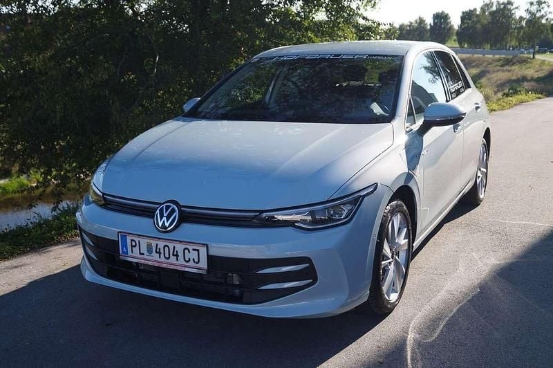 Neu VW Golf VIII 150 PS (110 kW) 2025 Blau Limousine