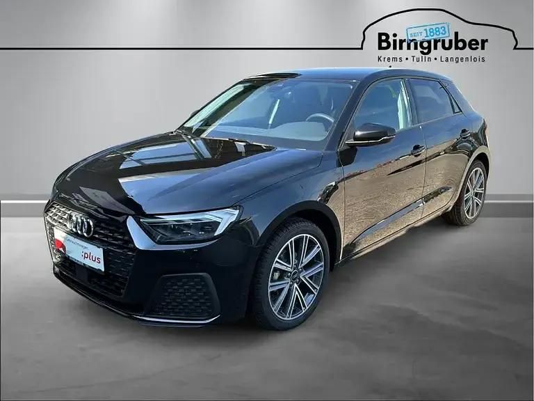 Schwarz metallicperleffektno Neu 2025 Audi A1 Sportback Kleinwagen | € 25.470 (Fairer Preis) - Bild 1/4