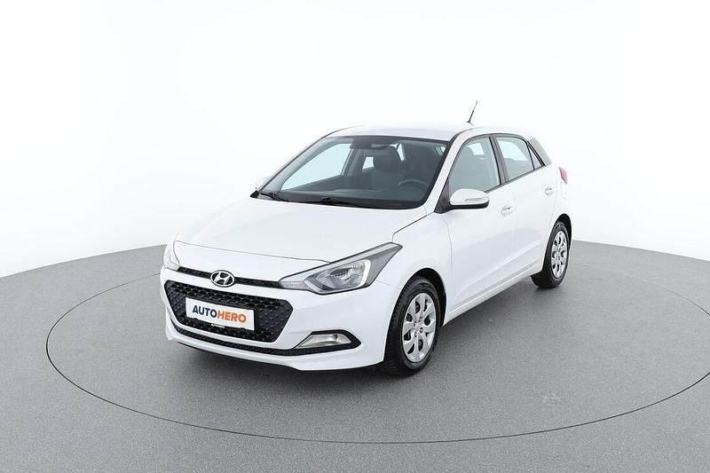Weiß Gebraucht 2016 Hyundai i20 Limousine | € 9.690 (Teuer) - Bild 1/3