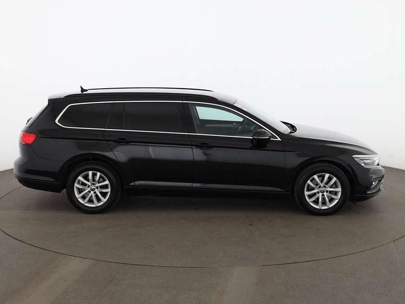 Gebraucht VW Passat Business 150 PS (110 kW) 2022 Schwarz Kombi