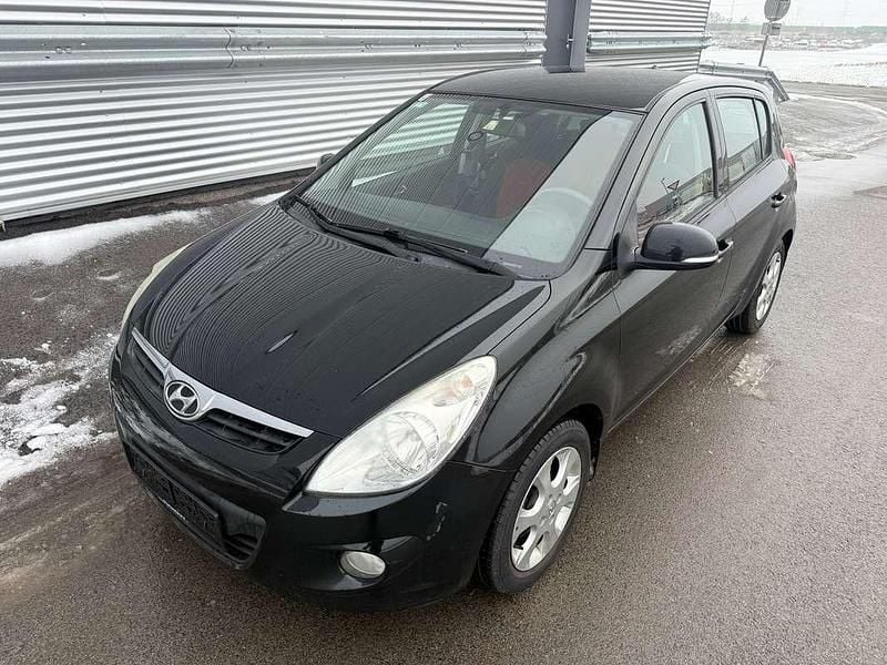 Schwarz Gebraucht 2012 Hyundai i20 Comfort Kleinwagen | € 3.500 (Fairer Preis) - Bild 1/4