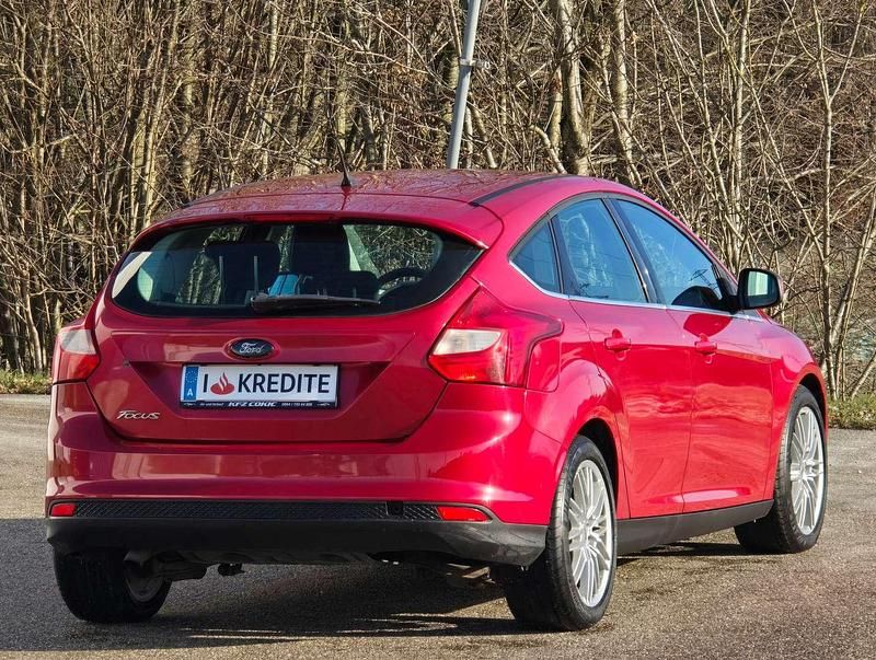 Gebraucht Ford Focus Titanium 95 PS (69 kW) 2011 Rot Kleinwagen