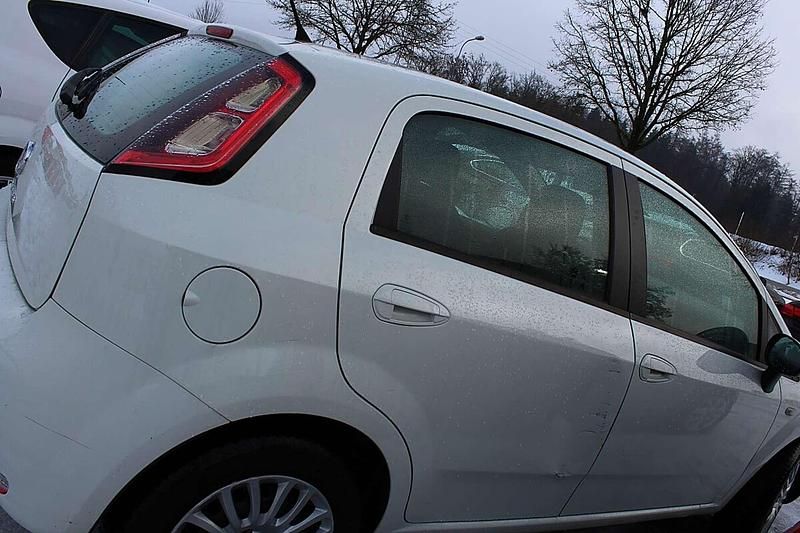 Gebraucht Fiat Punto Easy 69 PS (50 kW) 2013 Weiß Limousine