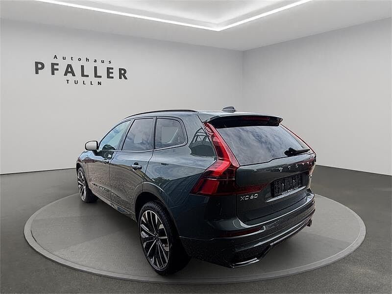 Gebraucht Volvo XC60 252 PS (185 kW) 2025 Gold SUV
