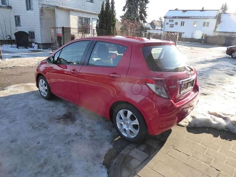 Gebraucht Toyota Yaris Active 69 PS (50 kW) 2012 Rot Kleinwagen