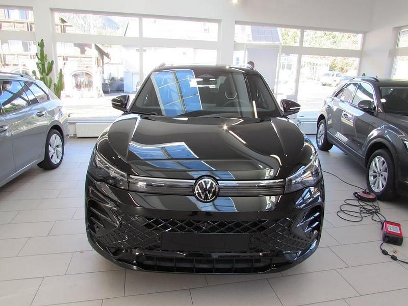 Neu VW Tiguan Sport 193 PS (141 kW) 2025 Schwarz  metallic SUV