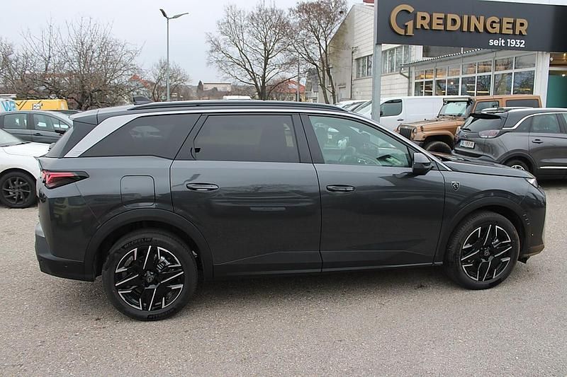 Neu Peugeot 5008 136 PS (100 kW) 2025 Grau SUV
