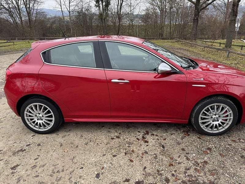 Gebraucht Alfa Romeo Giulietta Distinctive 140 PS (102 kW) 2013 Rot Limousine