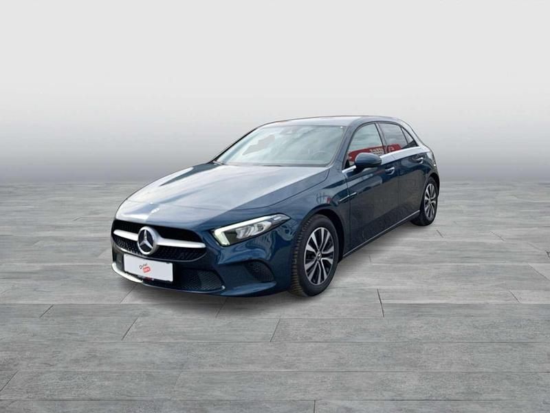 Gebraucht Mercedes A180 Style 136 PS (100 kW) 2020 Dunkelblau  metallic Limousine