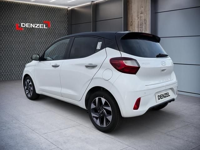 Gebraucht Hyundai i10 GO! 63 PS (46 kW) 2024 Atlas white / schwar Kleinwagen