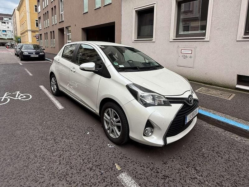 Weiß Gebraucht 2016 Toyota Yaris Kleinwagen | € 8.100 (Guter Preis) - Bild 1/4