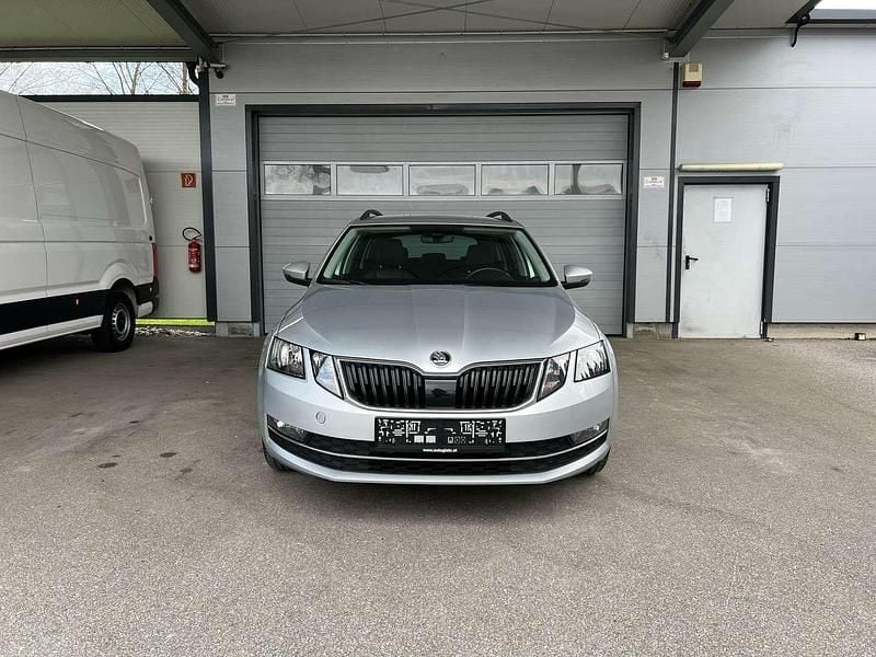 Silber Gebraucht 2020 Skoda Octavia Style Kombi | € 11.900 (Fairer Preis) - Bild 1/4