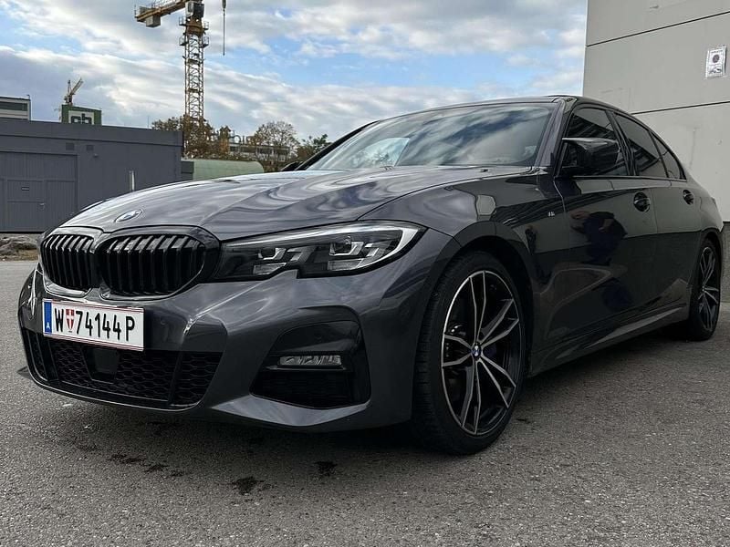 Grau Gebraucht 2019 BMW 330 M Sport Limousine | € 35.200 (Teuer) - Bild 1/4
