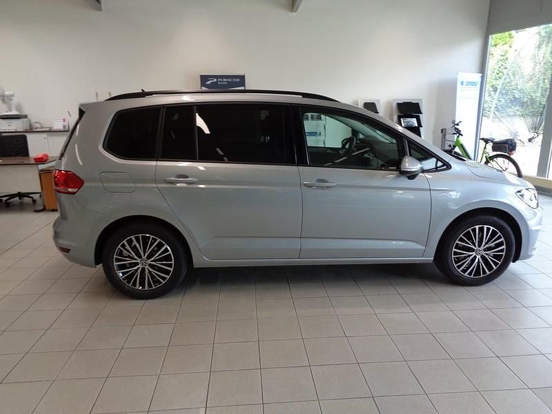 Neu VW Touran 150 PS (110 kW) 2025 Silber  metallic Van / Kleinbus