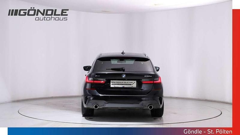 Gebraucht BMW 330e M Sport 184 PS (135 kW) 2021 Schwarz Kombi