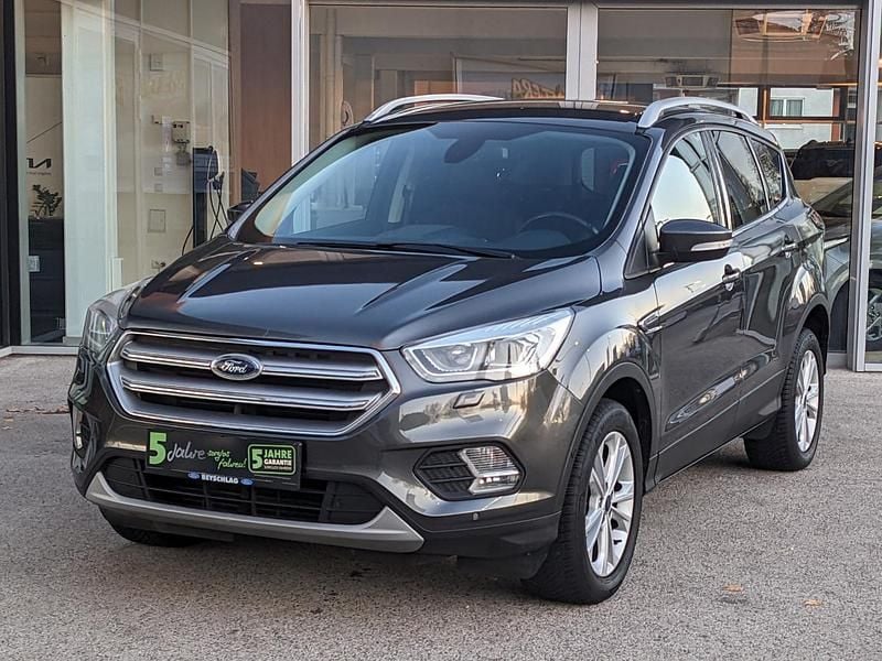 Gebraucht Ford Kuga Titanium 150 PS (110 kW) 2017 Grau SUV