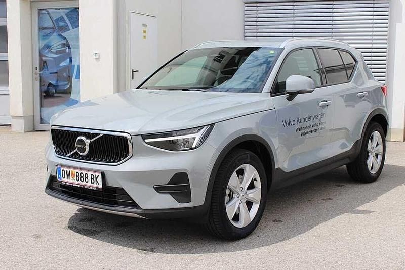 Neu Volvo XC40 163 PS (119 kW) 2025 Grau SUV