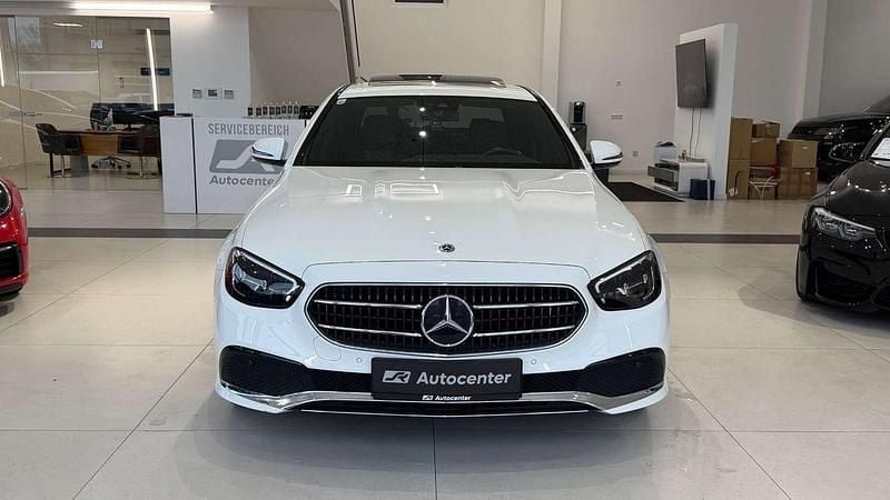 Gebraucht Mercedes E220 Avantgarde 194 PS (142 kW) 2021 Weiß Limousine