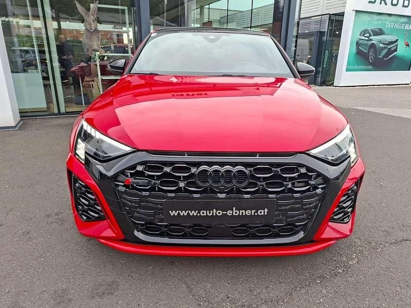 Rot Gebraucht 2023 Audi RS3 Sportback Ambiente Kleinwagen | € 65.991 (Fairer Preis) - Bild 1/4
