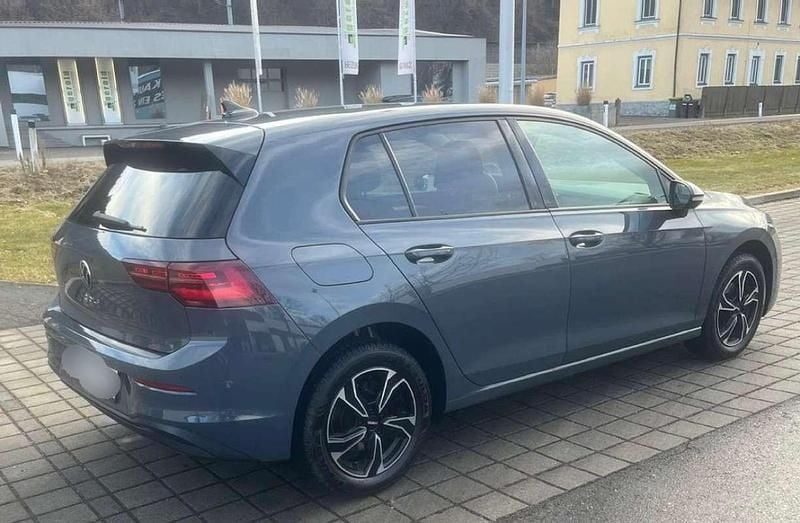 Gebraucht VW Golf VIII Life 131 PS (96 kW) 2020 Grau Limousine