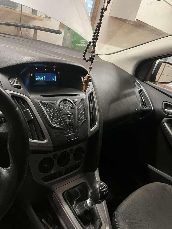 Gebraucht Ford Focus Trend 95 PS (69 kW) 2012 Grau Kombi