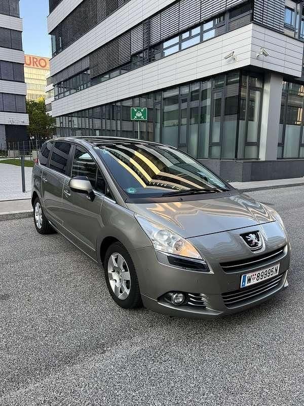 Gebraucht Peugeot 5008 Active 114 PS (83 kW) 2013 Silber Van / Kleinbus