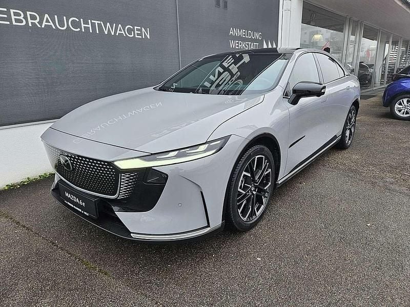 Grau Gebraucht 2025 Mazda 6e Takumi-Line Limousine | € 42.690 (Fairer Preis) - Bild 1/4