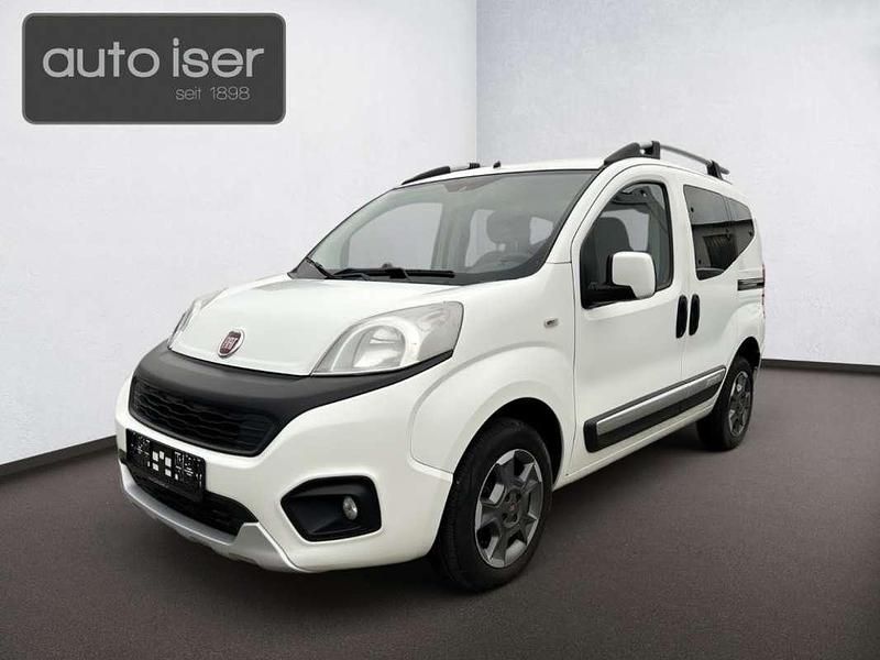 Weiß Gebraucht 2016 Fiat Qubo Trekking Van / Kleinbus | € 8.990 - Bild 1/4