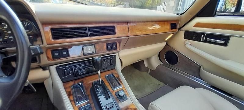 Gebraucht Jaguar XJS 223 PS (164 kW) 1995 Hellblau Cabrio
