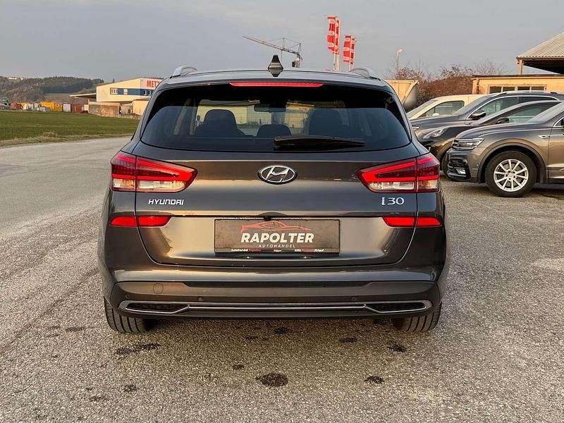 Gebraucht Hyundai i30 120 PS (88 kW) 2021 Grau Kombi