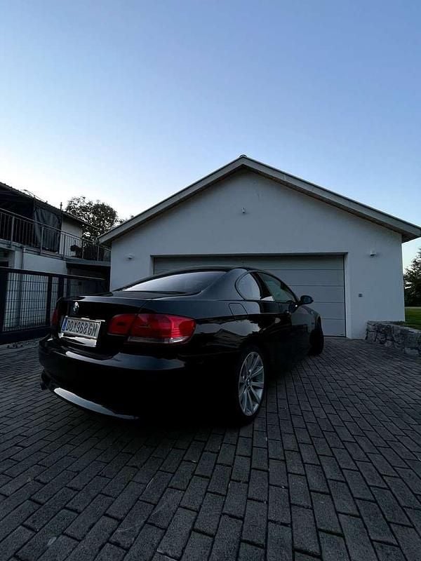 Gebraucht BMW 320 170 PS (125 kW) 2009 Schwarz Coupé