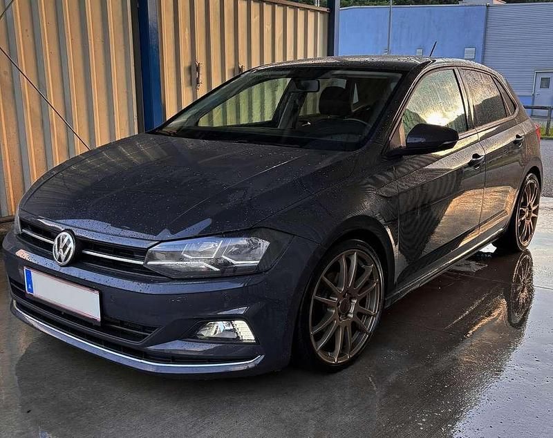Grau Gebraucht 2018 VW Polo Highline Limousine | € 12.000 (Fairer Preis) - Bild 1/4