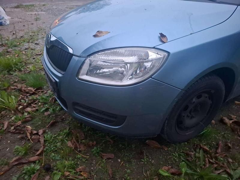 Grau Gebraucht 2009 Skoda Fabia Classic Kleinwagen | € 1.250 (Fairer Preis) - Bild 1/4