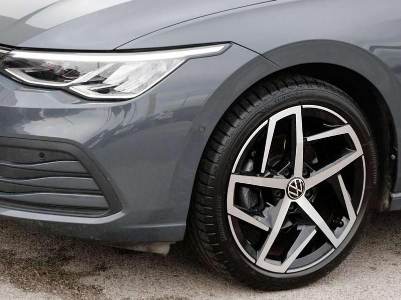 Gebraucht VW Golf VIII Life 131 PS (96 kW) 2023 Grau Kombi