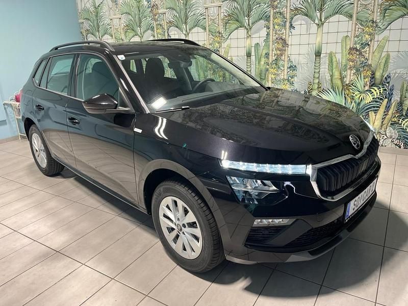 Schwarz metallicperleffektno Gebraucht 2025 Skoda Kamiq Selection SUV | € 25.950 (Fairer Preis) - Bild 1/4
