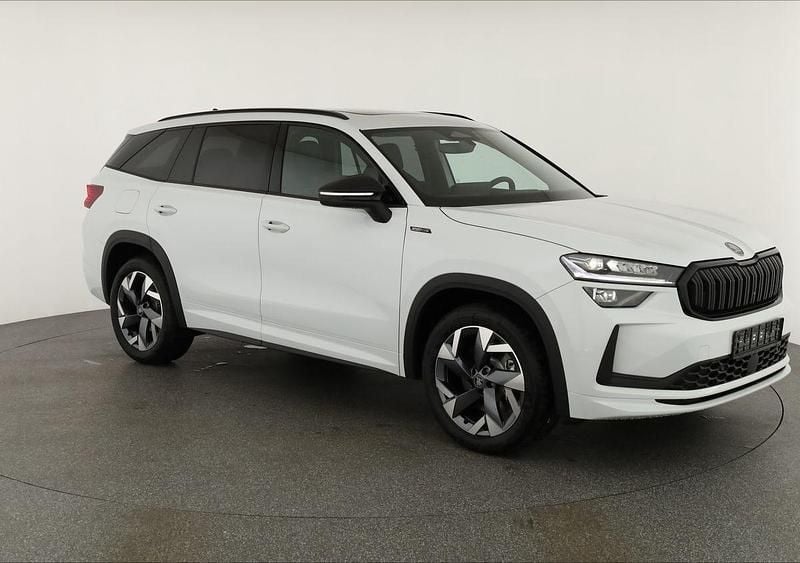 Weiß Neu 2025 Skoda Kodiaq SportLine SUV | € 48.817 (Etwas zu teuer) - Bild 1/4