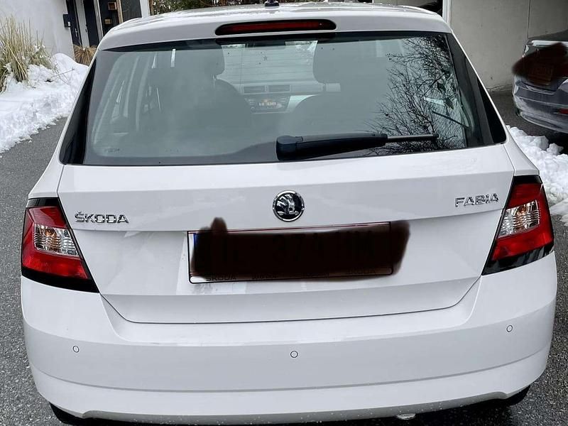 Gebraucht Skoda Fabia Ambition 60 PS (44 kW) 2015 Weiß Limousine