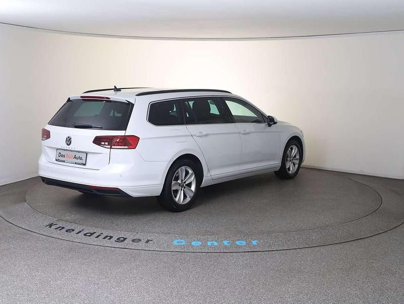 Gebraucht VW Passat Business 150 PS (110 kW) 2022 Weiss  metallic Kombi