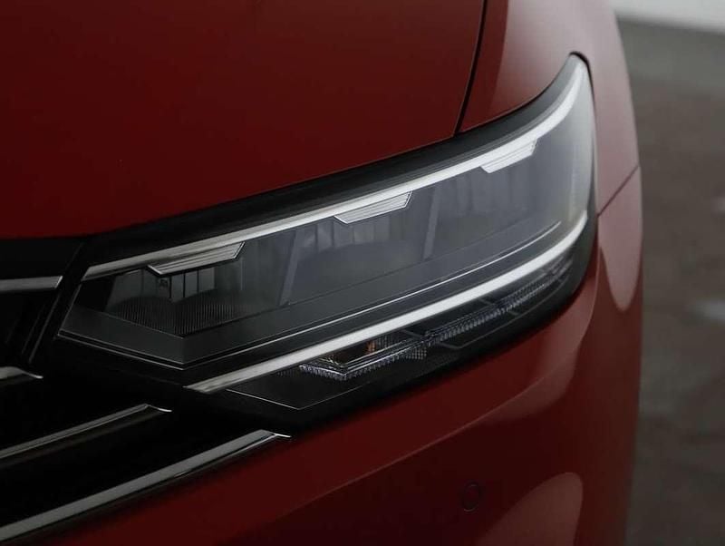 Gebraucht VW Passat Business 122 PS (89 kW) 2023 Mittelrot  normal Kombi