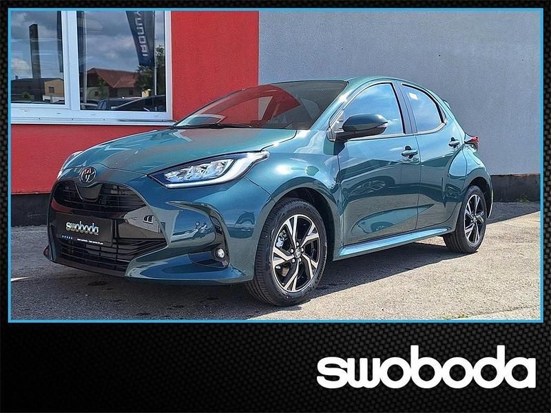 Everest green grün Gebraucht 2025 Toyota Yaris Hybrid Active Limousine | € 22.980 (Etwas zu teuer) - Bild 1/4
