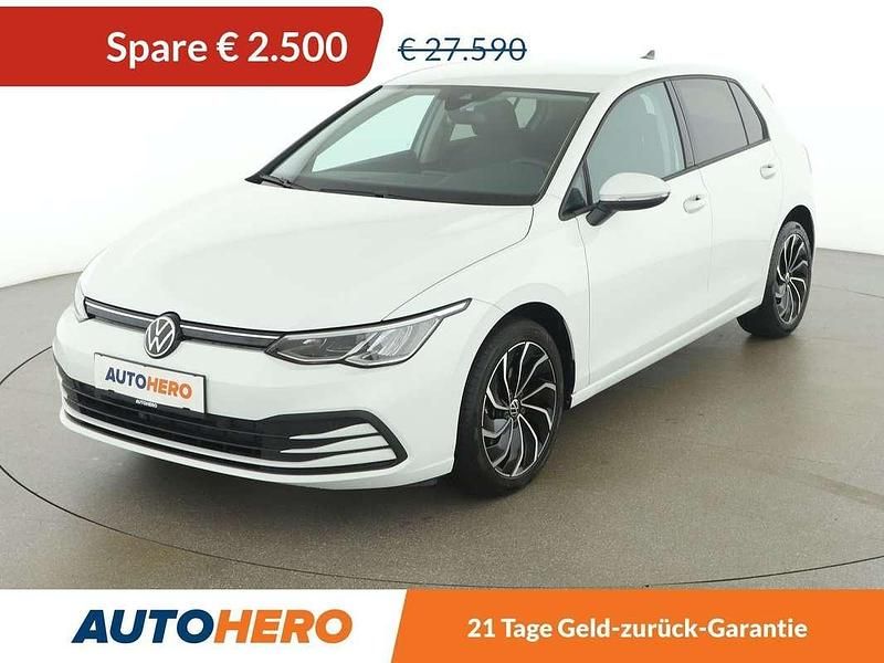 Weiß Gebraucht 2024 VW Golf VIII Life Kleinwagen | € 25.090 (Guter Preis) - Bild 1/3
