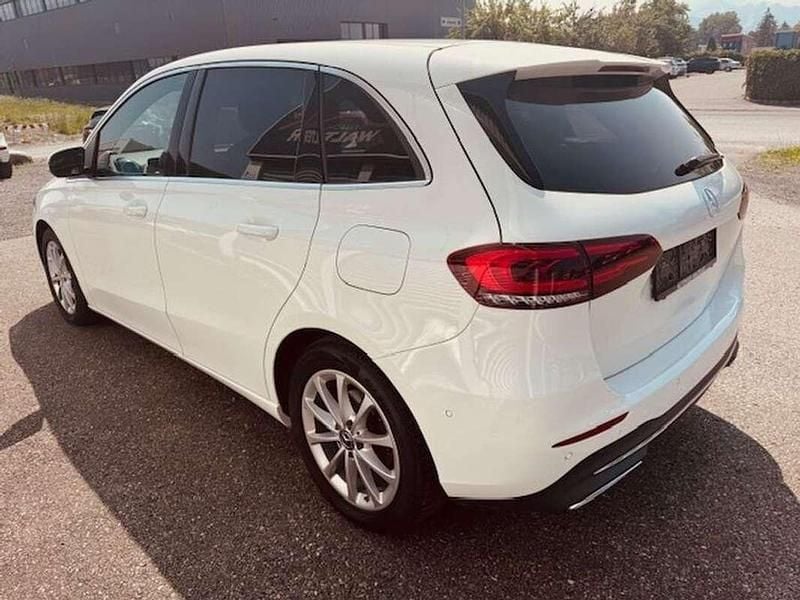 Gebraucht Mercedes B180 116 PS (85 kW) 2019 Weiß Van / Kleinbus
