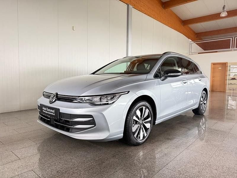 Gebraucht VW Golf VIII Life 115 PS (84 kW) 2025 Silber  metallic Kombi