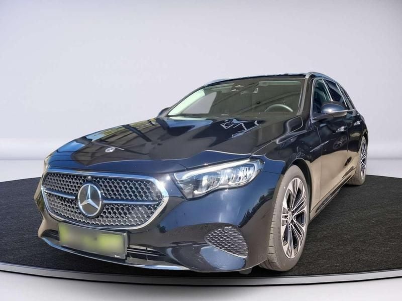 Gebraucht Mercedes E300 204 PS (150 kW) 2024 Schwarz Kombi