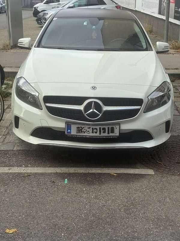 Gebraucht 2018 Mercedes A180 Limousine | € 16.500 (Superpreis) - Bild 1/4