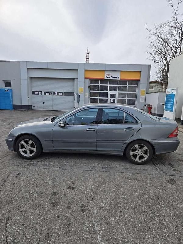 Gebraucht 2004 Mercedes C220 Avantgarde Limousine | € 4.499 (Teuer) - Bild 1/4