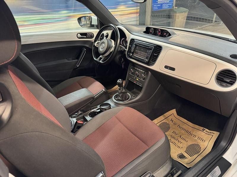 Gebraucht VW Beetle Design 105 PS (77 kW) 2013 Weiß Kleinwagen