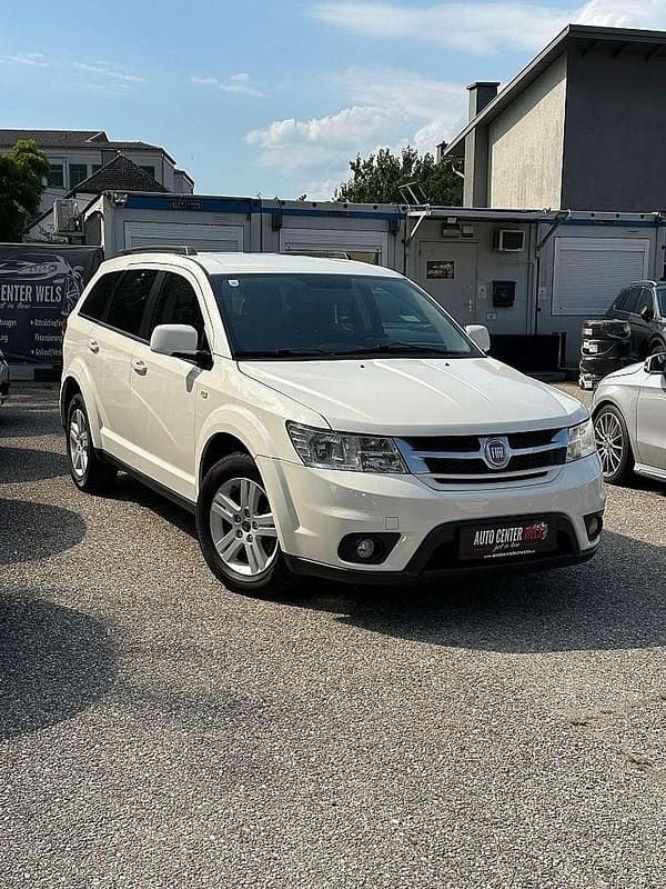 Weiß Gebraucht 2012 Fiat Freemont Urban SUV | € 8.990 (Etwas zu teuer) - Bild 1/4