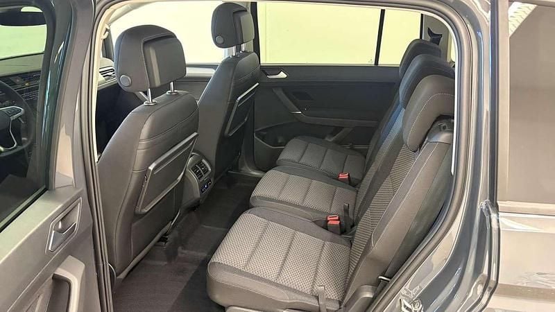 Neu VW Touran 150 PS (110 kW) 2025 Grau Van / Kleinbus